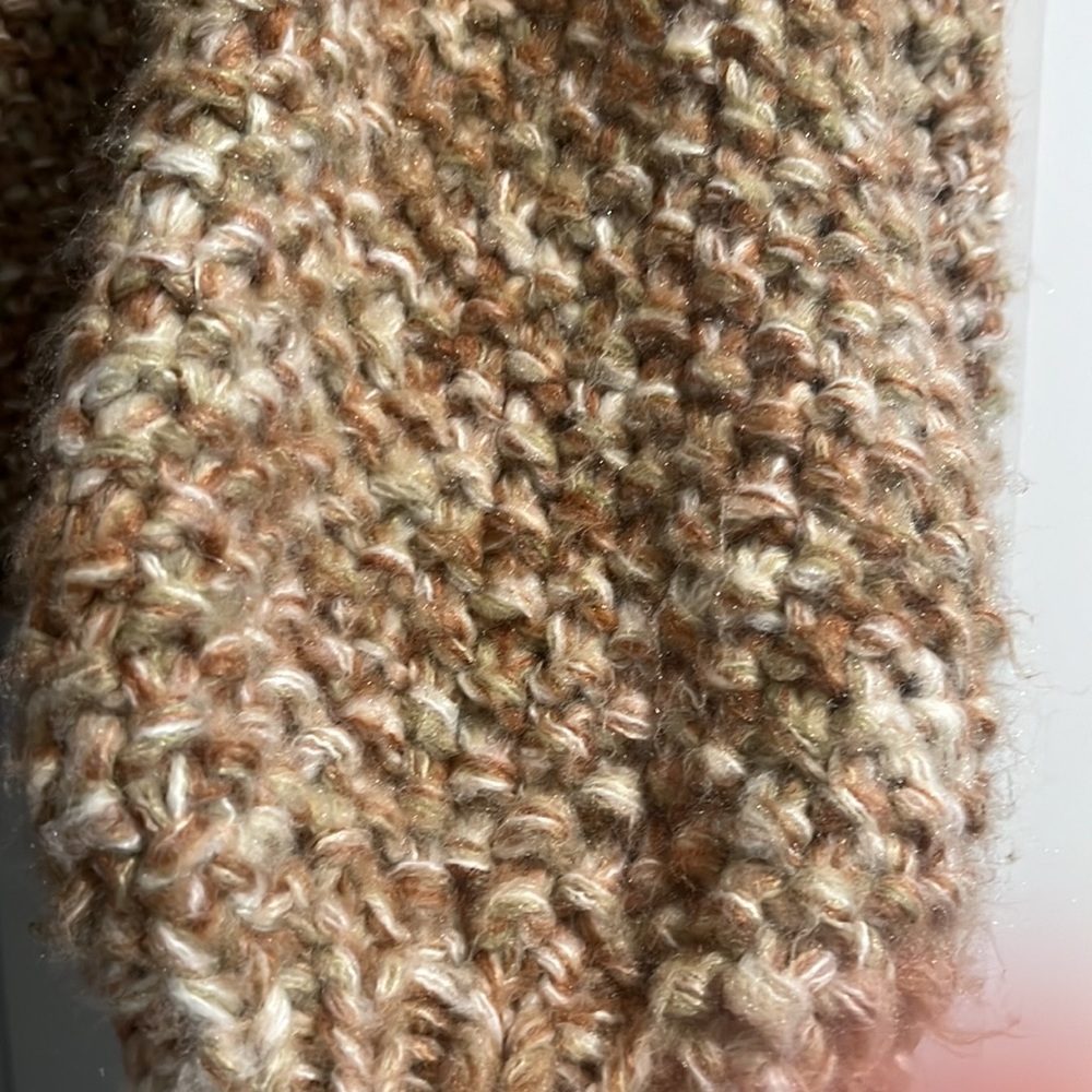 Chunky sweater. - Picture 2 of 3